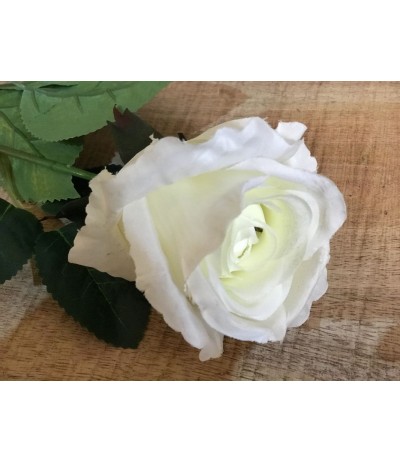 Sztuczna róża biała