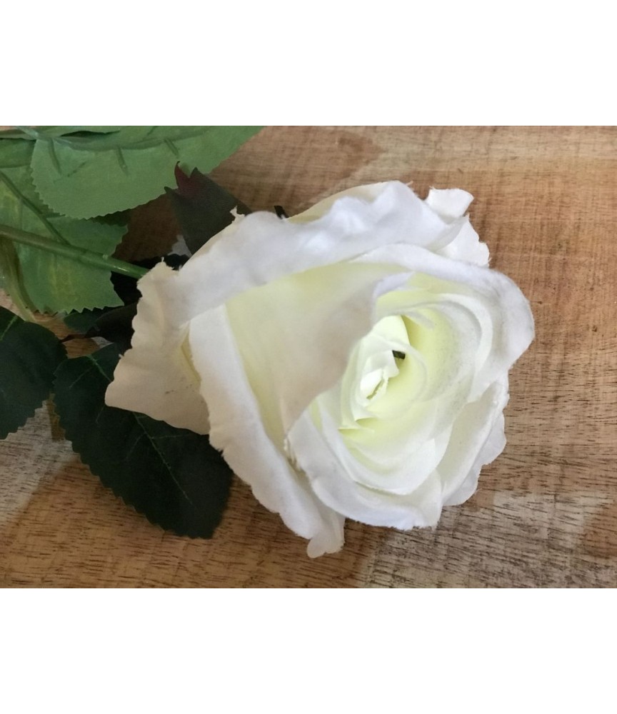 Sztuczna róża biała